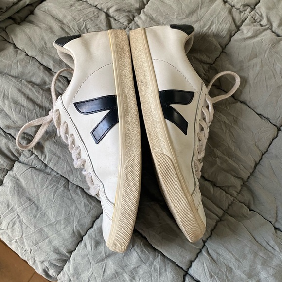 VEJA Campo Logo Sneakers - Picture 5 of 15